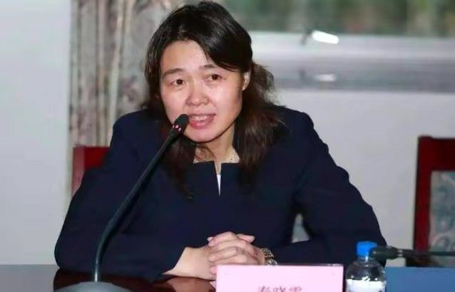 边摸边吃奶